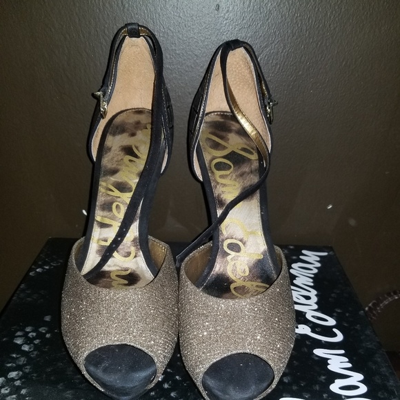 Shoes - Picture 2 of 4